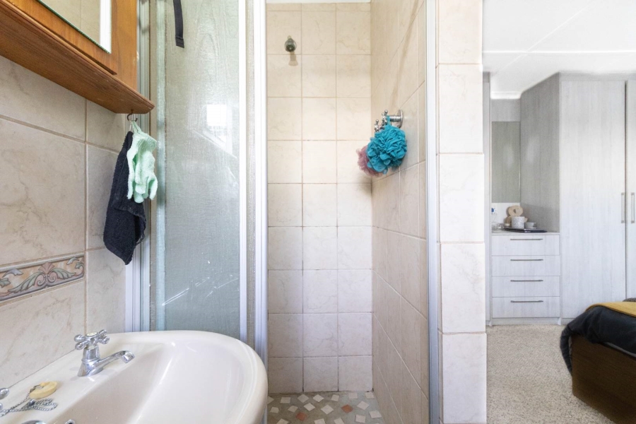 4 Bedroom Property for Sale in Sandbaai Western Cape